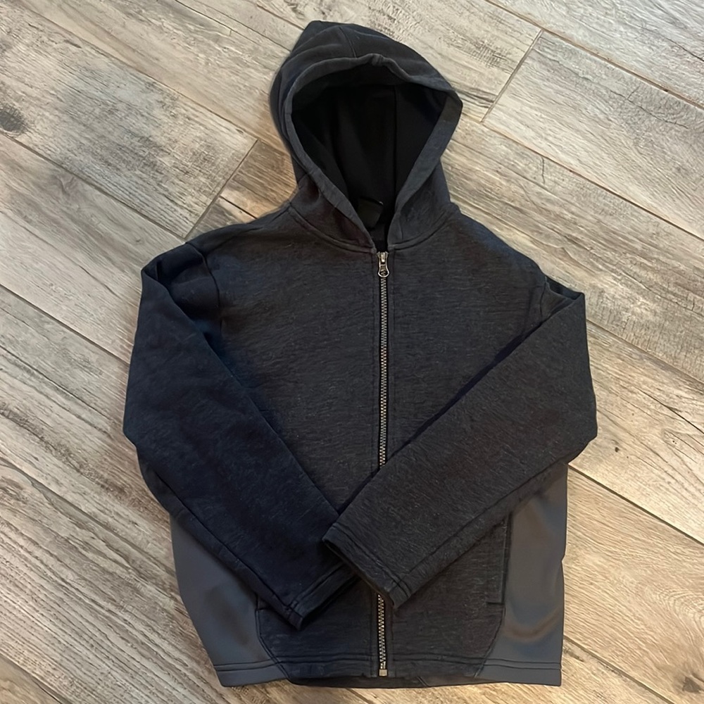 EUC The Children’s Place zip up hoodie, sz 7/8